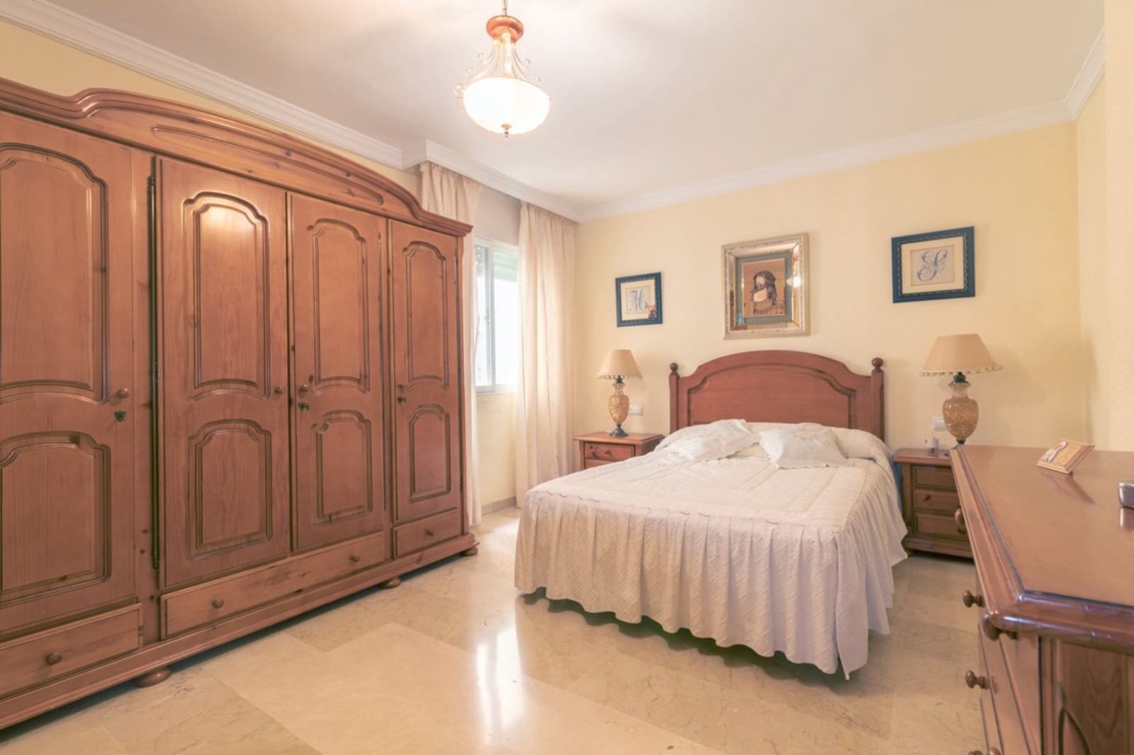 Apartamento de 3 habitaciones en Estepona en venta - 650.000 € (Ref: 9881604)