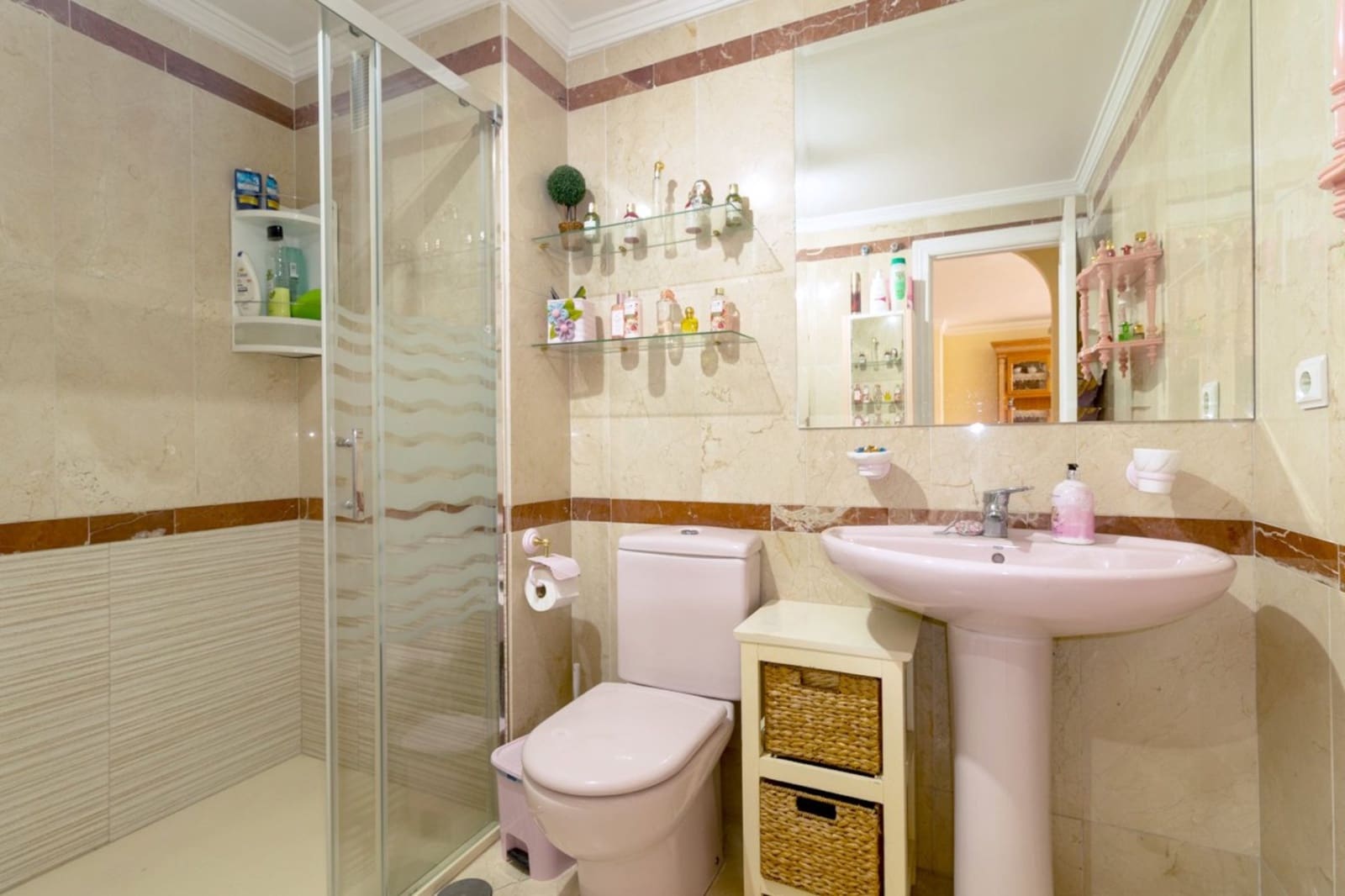 Apartamento de 3 habitaciones en Estepona en venta - 650.000 € (Ref: 9881604)