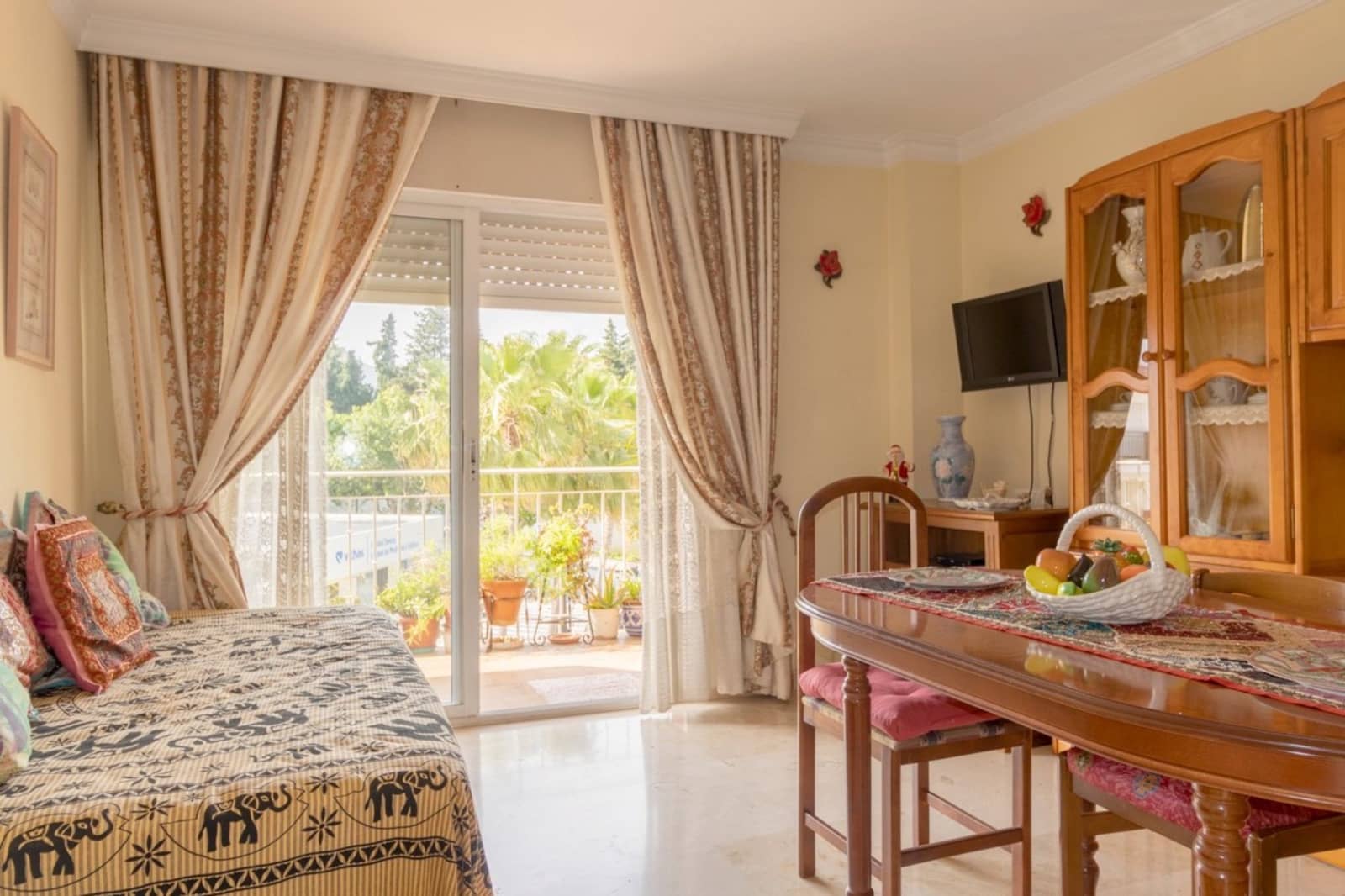 Apartamento de 3 habitaciones en Estepona en venta - 650.000 € (Ref: 9881604)