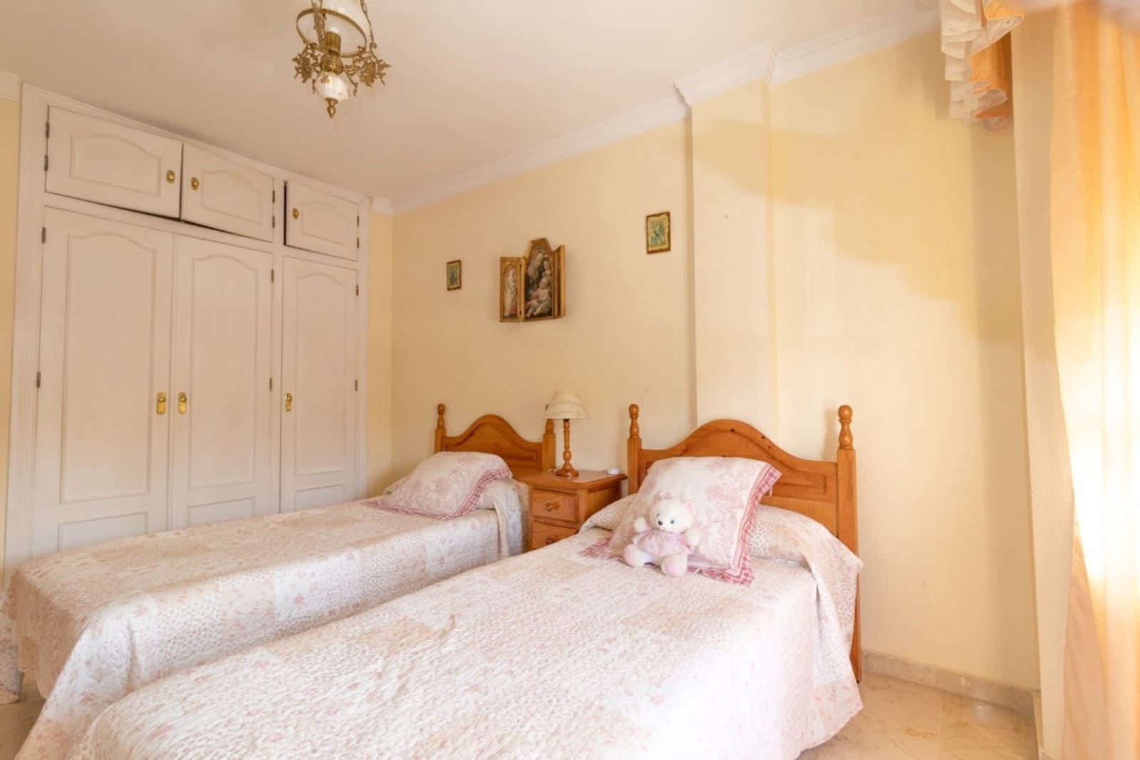 Apartamento de 3 habitaciones en Estepona en venta - 650.000 € (Ref: 9881604)