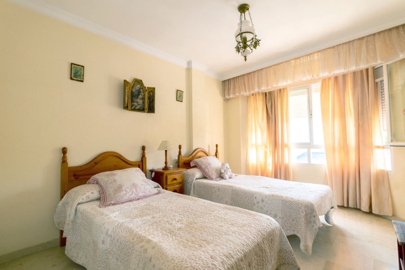 Apartamento de 3 habitaciones en Estepona en venta - 650.000 € (Ref: 9881604)