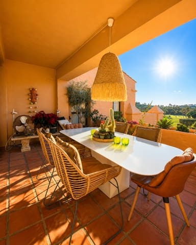 Ático de 3 habitaciones en Estepona en venta con piscina garaje - 835.000 € (Ref: 9890091)