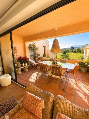 Ático de 3 habitaciones en Estepona en venta con piscina garaje - 835.000 € (Ref: 9890091)