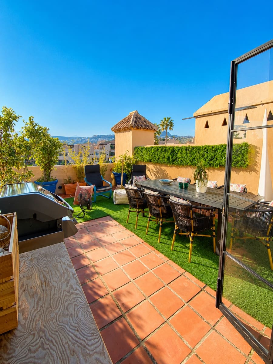 Ático de 3 habitaciones en Estepona en venta con piscina garaje - 835.000 € (Ref: 9890091)