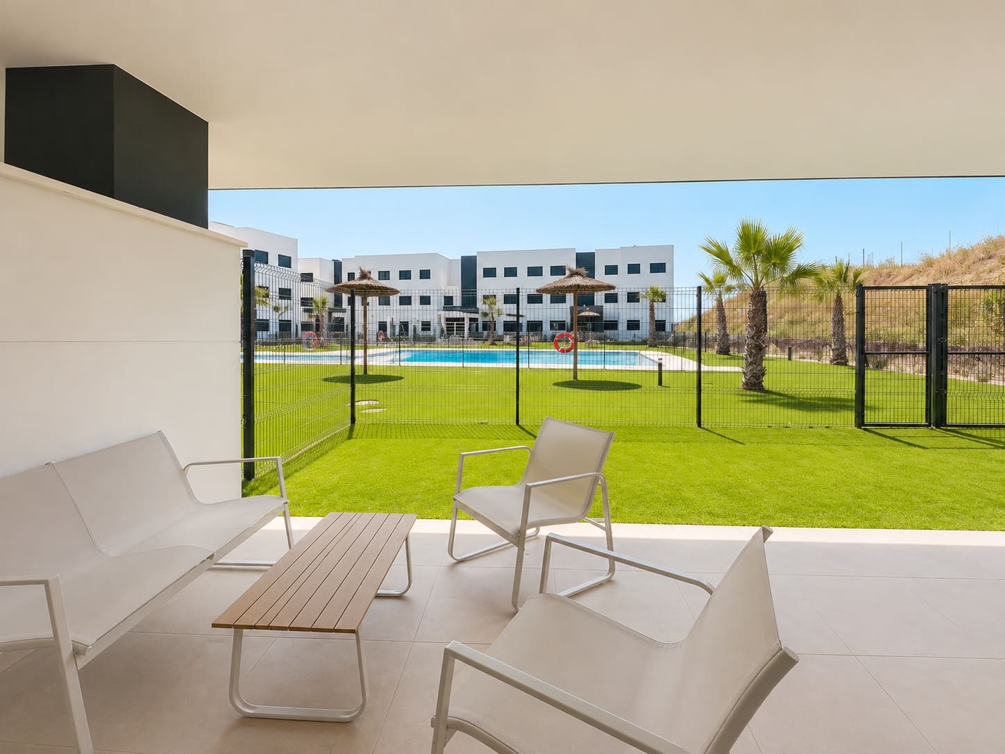 2 Zimmer Apartment zu verkaufen in Estepona mit Garage - 369.000 € (Ref: 9890092)