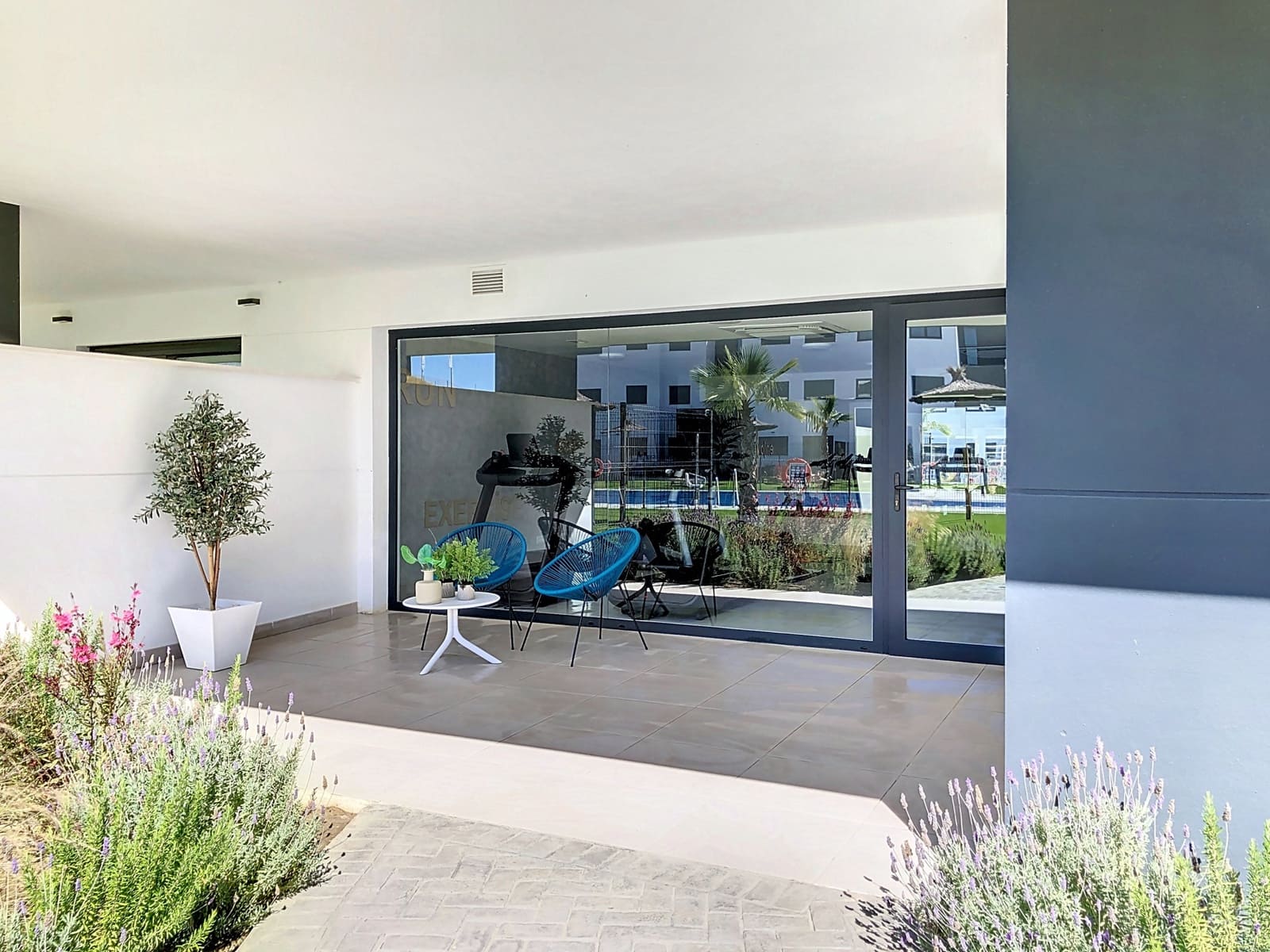 2 Zimmer Apartment zu verkaufen in Estepona mit Garage - 369.000 € (Ref: 9890092)