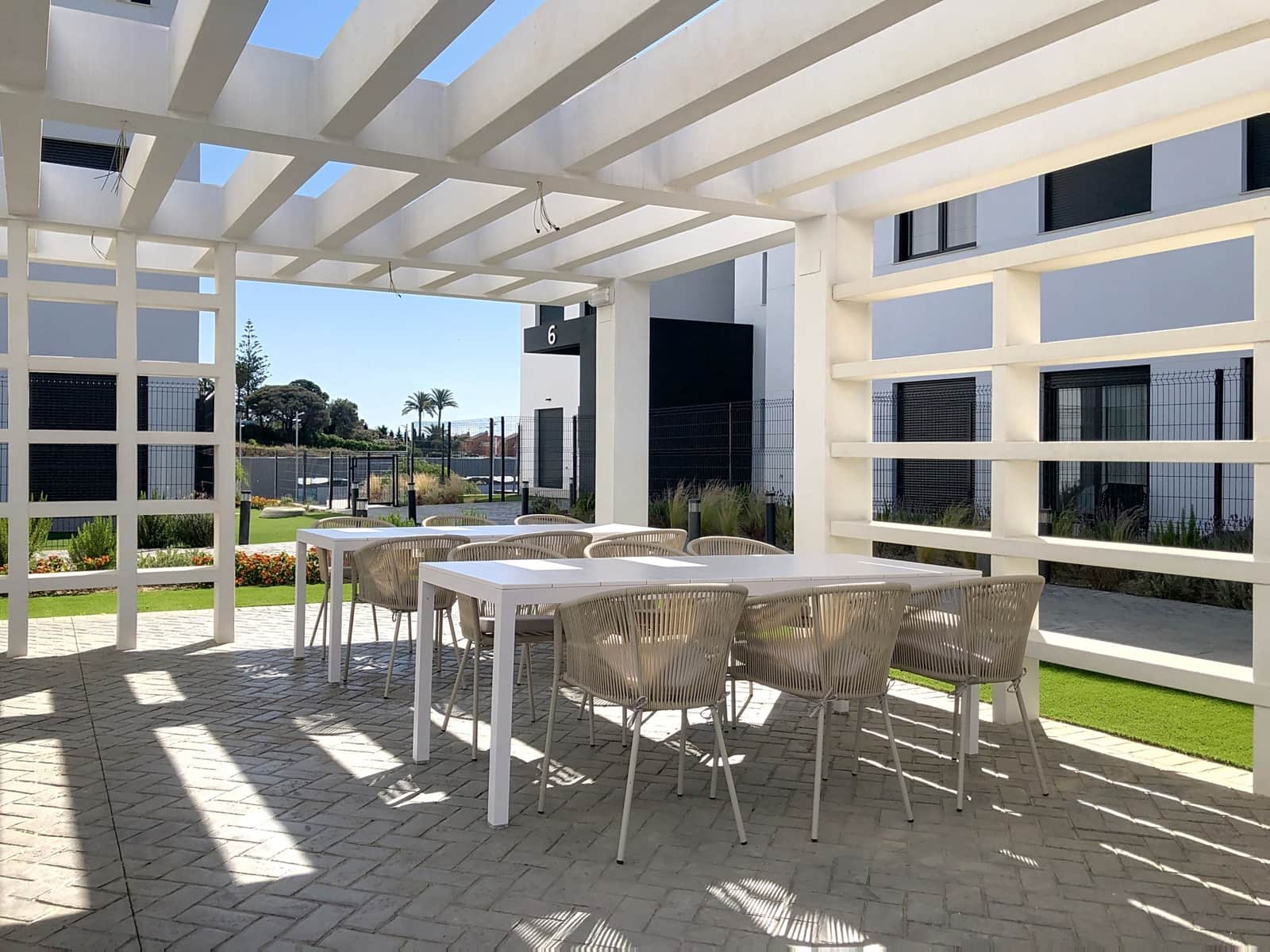 2 Zimmer Apartment zu verkaufen in Estepona mit Garage - 369.000 € (Ref: 9890092)