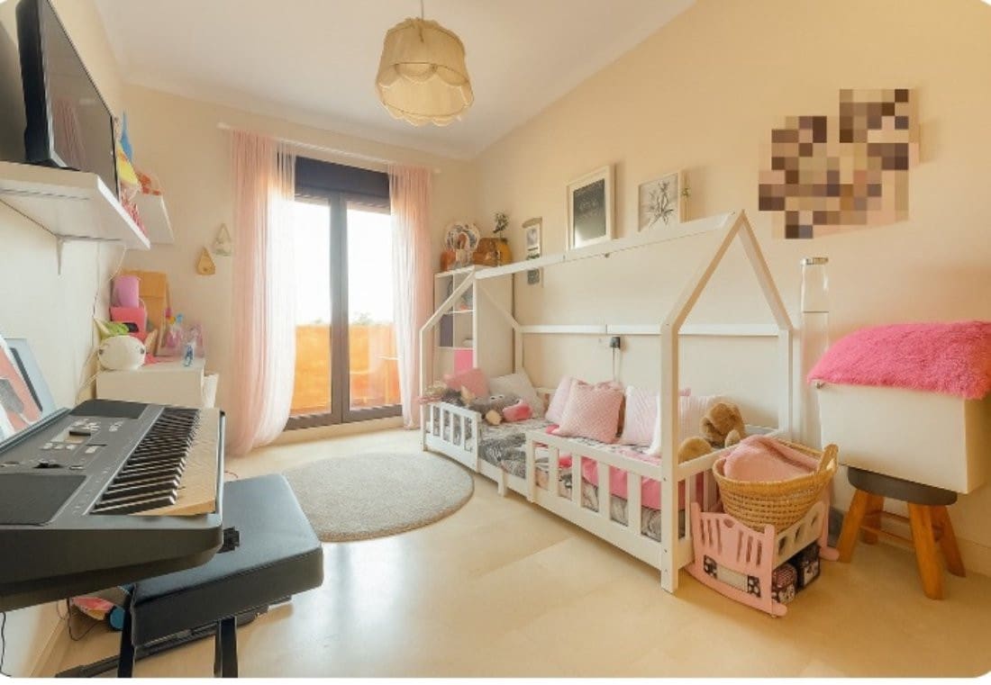 3 bedroom Townhouse for sale in Estepona with pool garage - € 530,000 (Ref: 9892000)