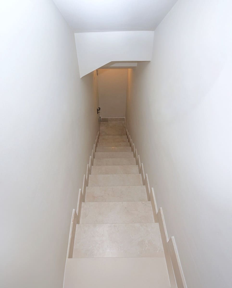 3 bedroom Townhouse for sale in Estepona with pool garage - € 530,000 (Ref: 9892000)