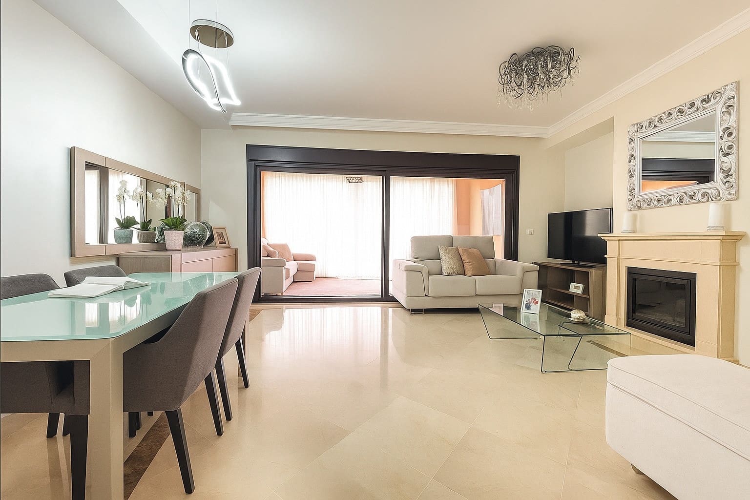 3 bedroom Townhouse for sale in Estepona with pool garage - € 530,000 (Ref: 9892000)