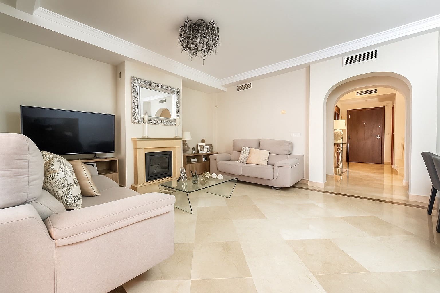 3 bedroom Townhouse for sale in Estepona with pool garage - € 530,000 (Ref: 9892000)