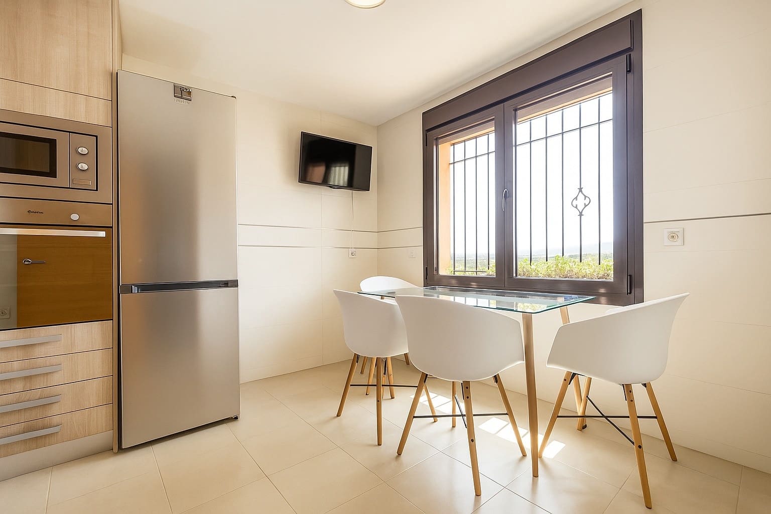 3 bedroom Townhouse for sale in Estepona with pool garage - € 530,000 (Ref: 9892000)