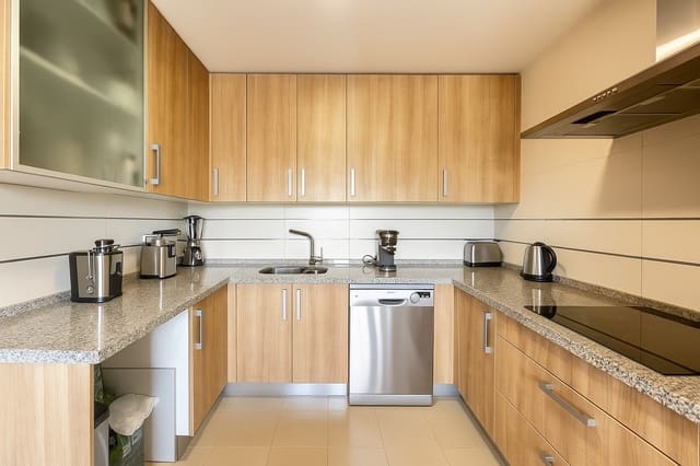3 sypialnia Dom na sprzedaż w Estepona z basenem garażem - 530 000 € (Ref: 9892000)