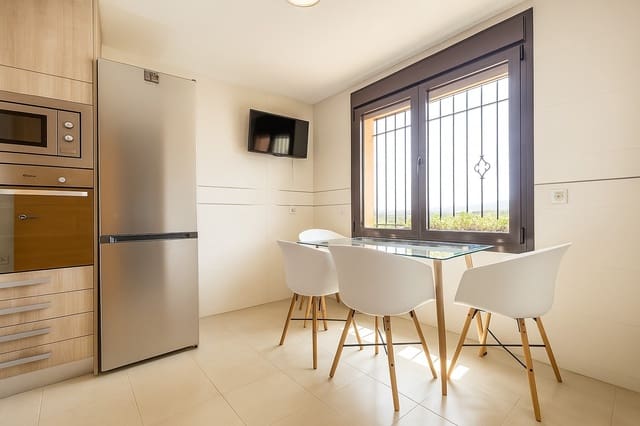 3 sypialnia Dom na sprzedaż w Estepona z basenem garażem - 530 000 € (Ref: 9892000)