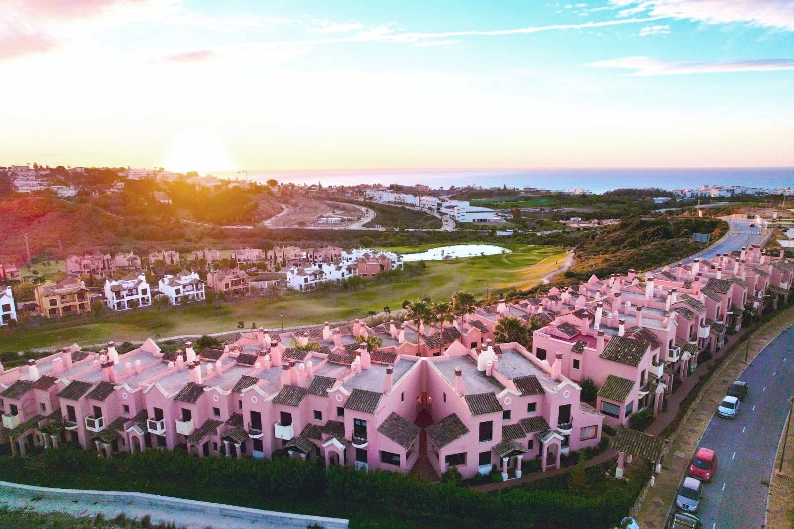 3 bedroom Townhouse for sale in Estepona with pool garage - € 530,000 (Ref: 9892000)