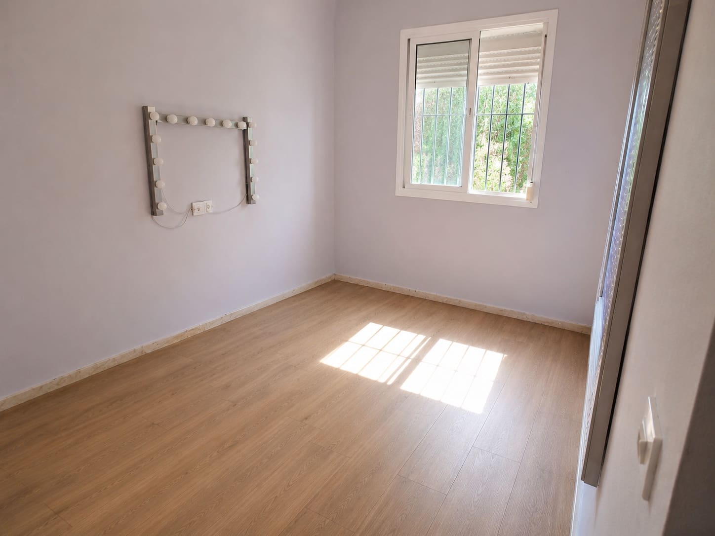 5 Zimmer Villa zu verkaufen in Estepona mit Pool Garage - 1.150.000 € (Ref: 9892001)