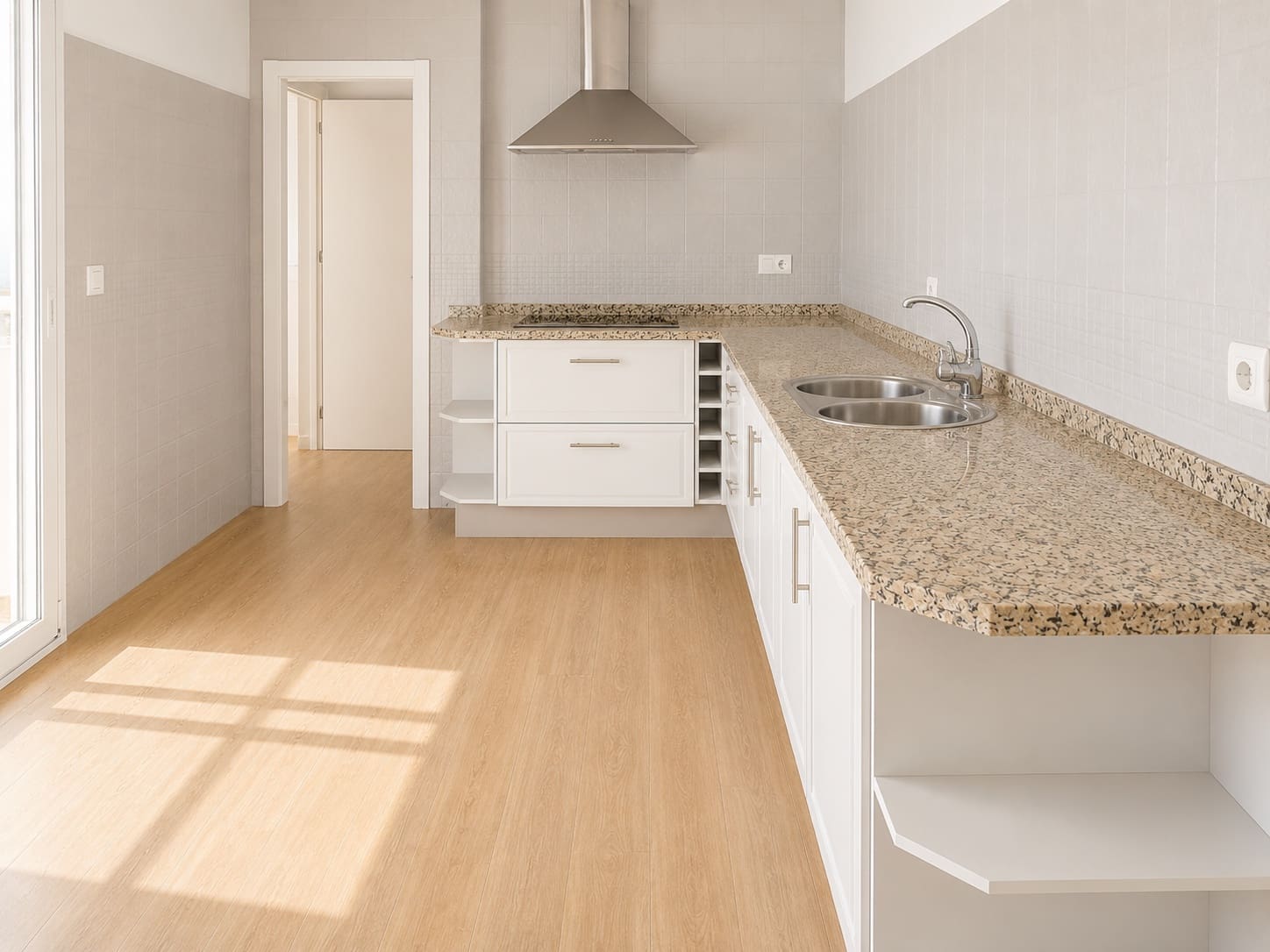 5 Zimmer Villa zu verkaufen in Estepona mit Pool Garage - 1.150.000 € (Ref: 9892001)