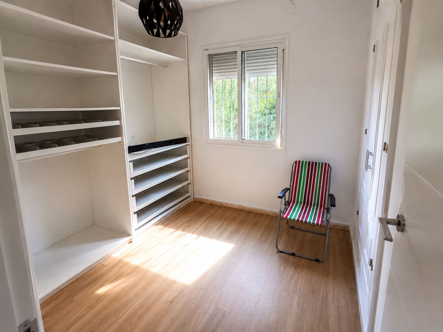5 Zimmer Villa zu verkaufen in Estepona mit Pool Garage - 1.150.000 € (Ref: 9892001)