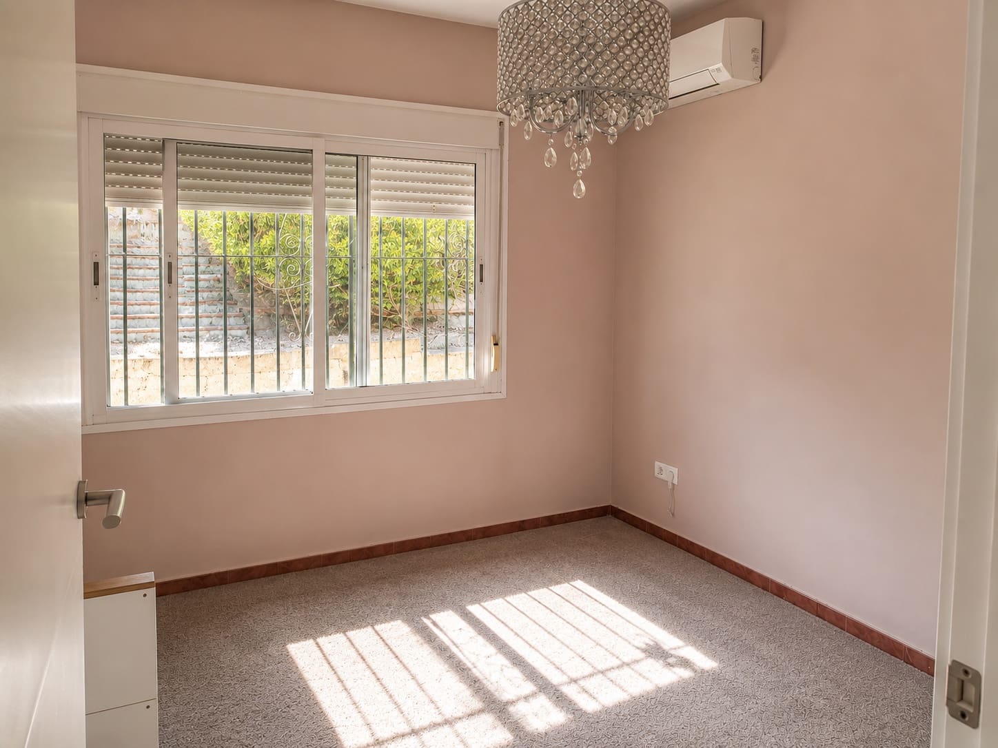 5 Zimmer Villa zu verkaufen in Estepona mit Pool Garage - 1.150.000 € (Ref: 9892001)
