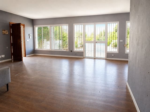 5 Zimmer Villa zu verkaufen in Estepona mit Pool Garage - 1.150.000 € (Ref: 9892001)