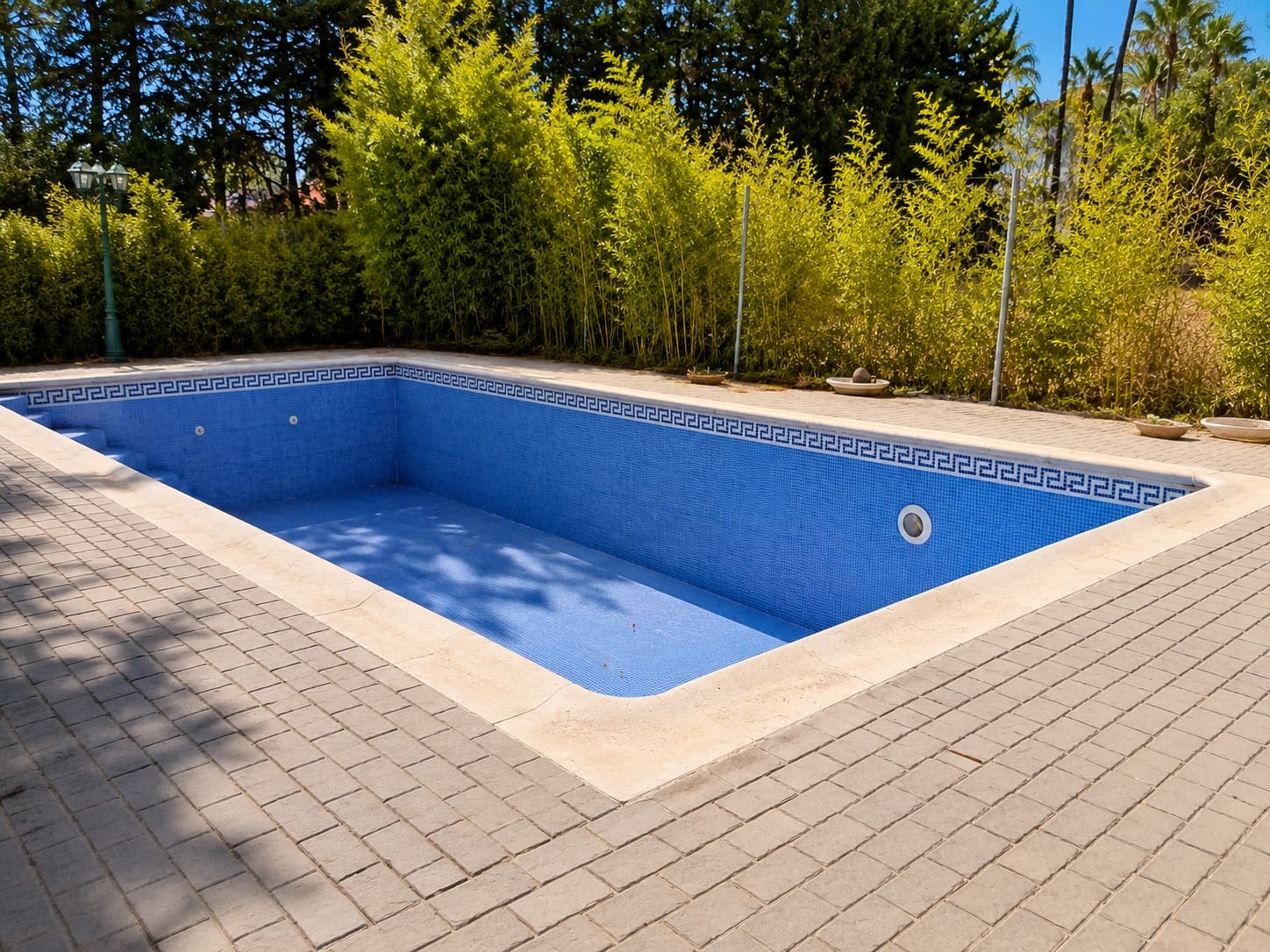 5 Zimmer Villa zu verkaufen in Estepona mit Pool Garage - 1.150.000 € (Ref: 9892001)