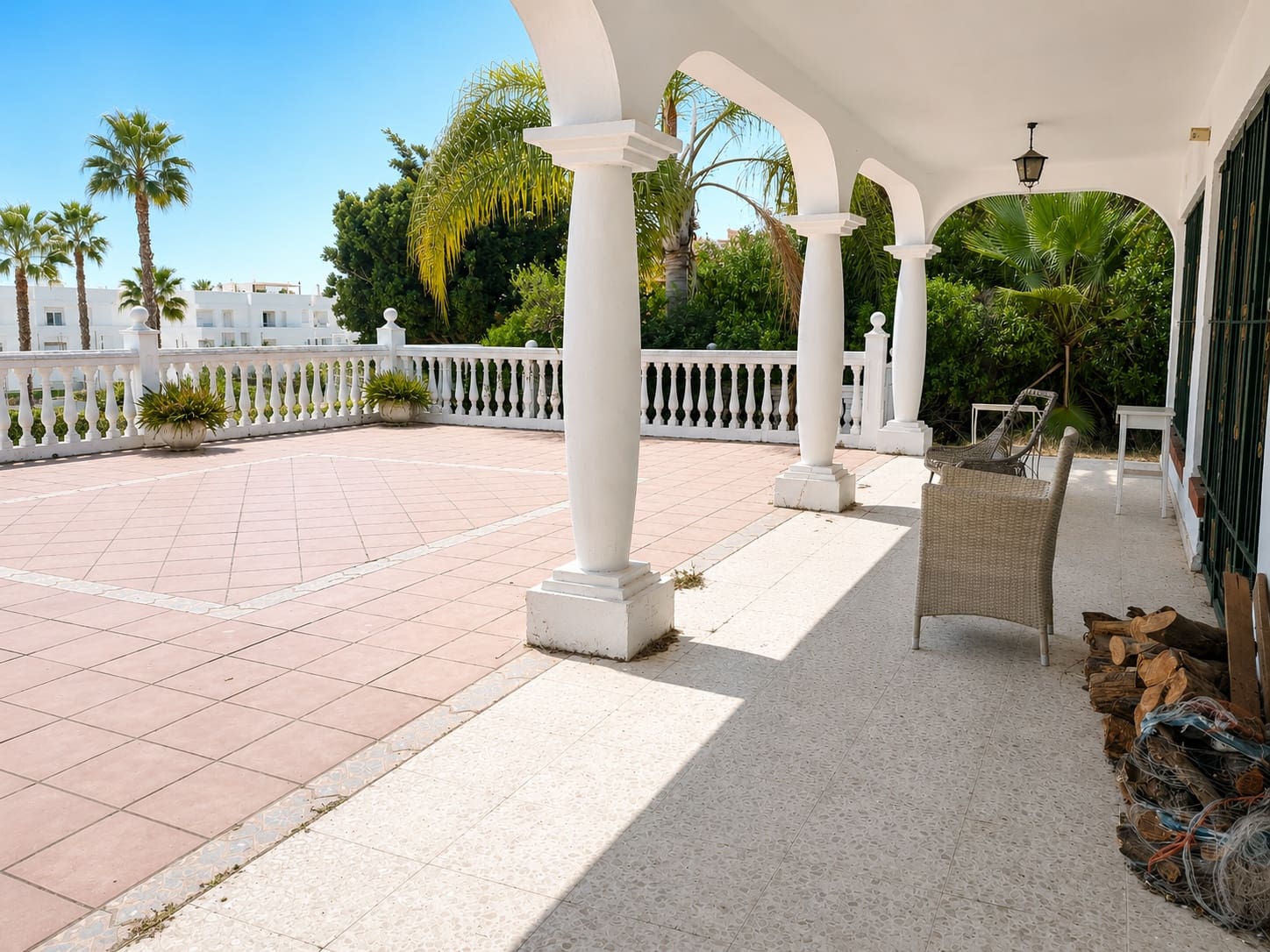 5 Zimmer Villa zu verkaufen in Estepona mit Pool Garage - 1.150.000 € (Ref: 9892001)