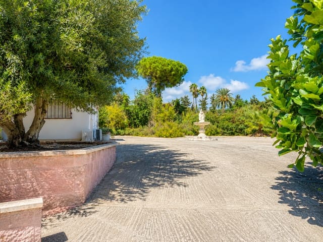 5 Zimmer Villa zu verkaufen in Estepona mit Pool Garage - 1.150.000 € (Ref: 9892001)