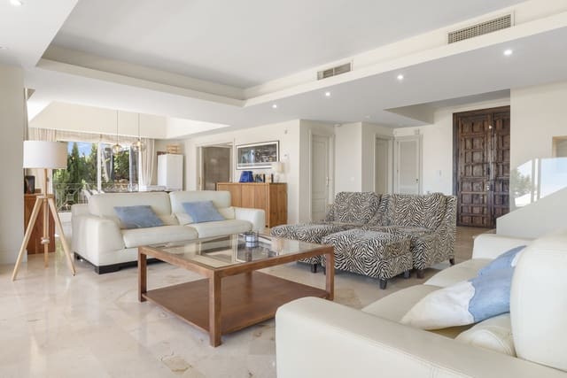 4 quarto Moradia para venda em Manilva com piscina garagem - 1 499 000 € (Ref: 9924342)