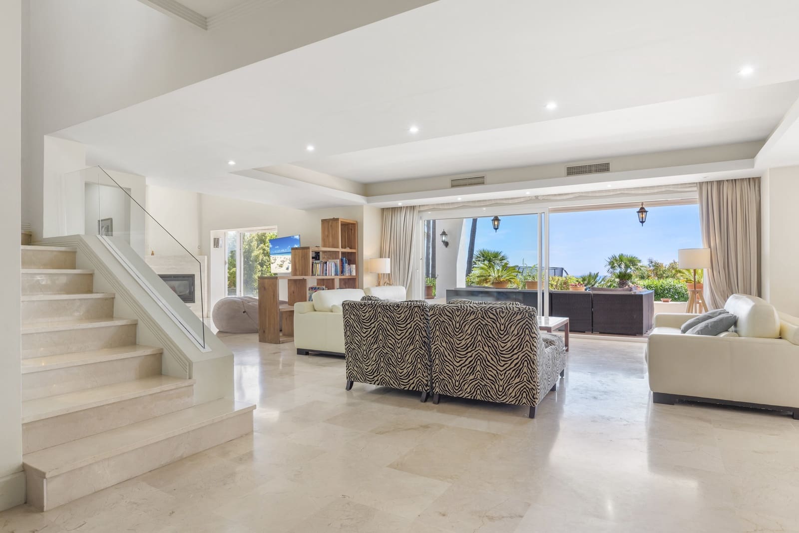 4 quarto Moradia para venda em Manilva com piscina garagem - 1 499 000 € (Ref: 9924342)
