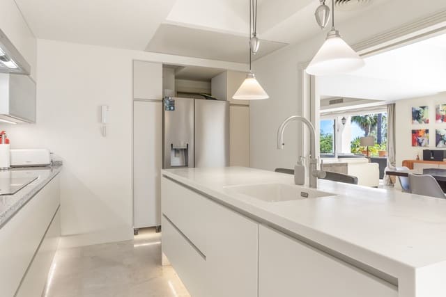 4 quarto Moradia para venda em Manilva com piscina garagem - 1 499 000 € (Ref: 9924342)