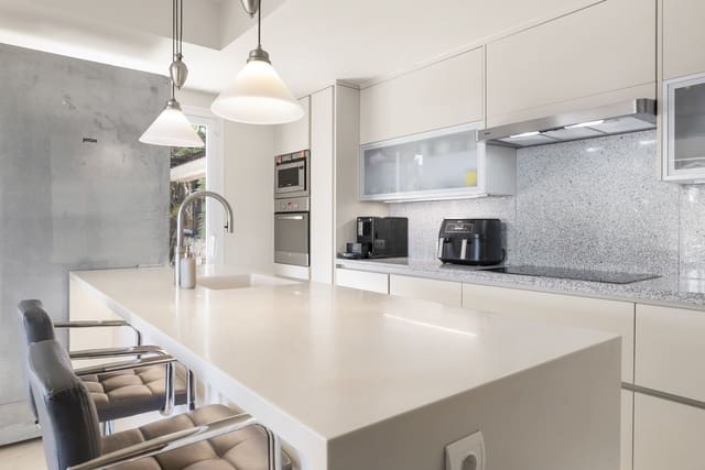 4 quarto Moradia para venda em Manilva com piscina garagem - 1 499 000 € (Ref: 9924342)