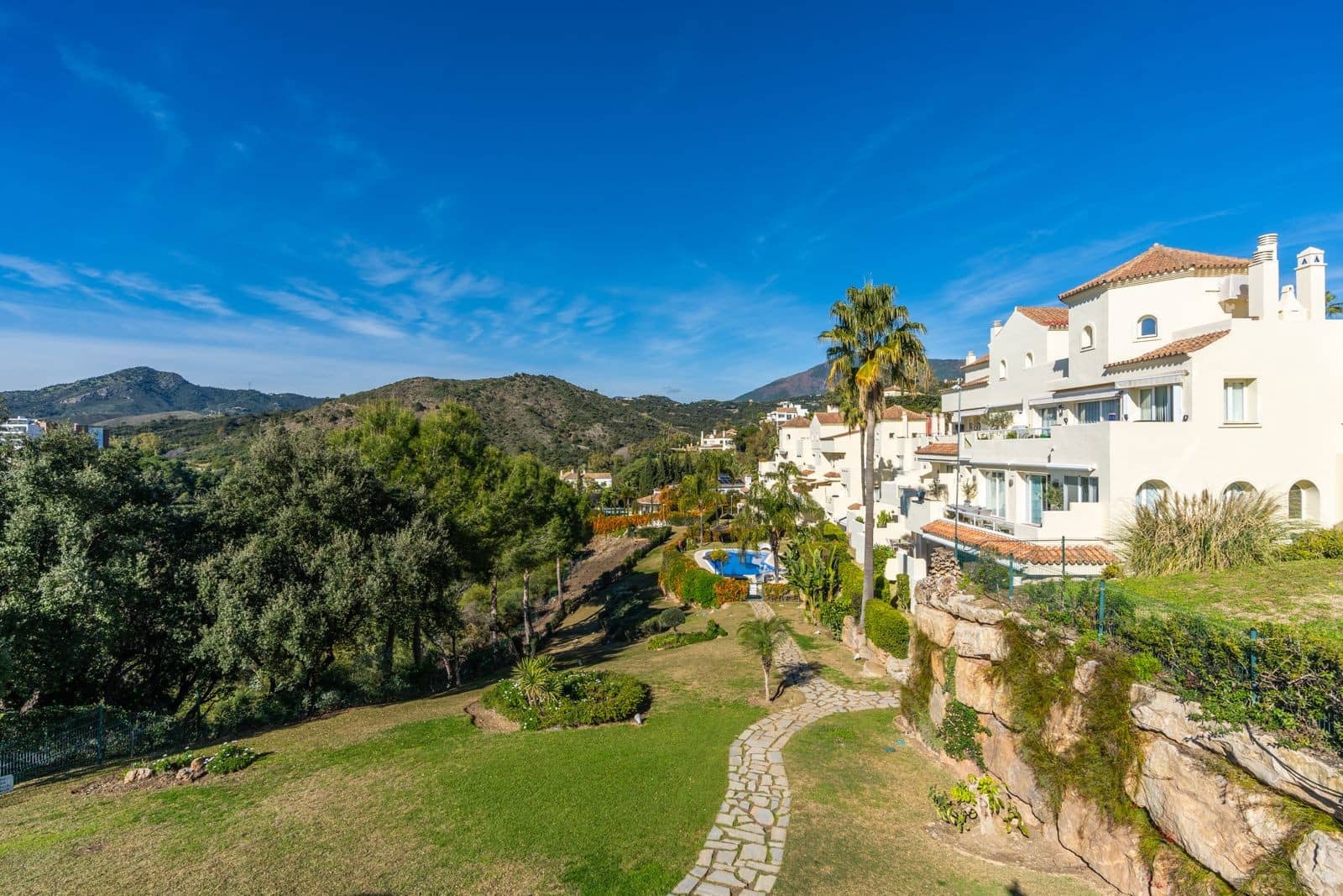 4 sovrum Lägenhet till salu i Benahavis med pool garage - 499 900 € (Ref: 9924343)