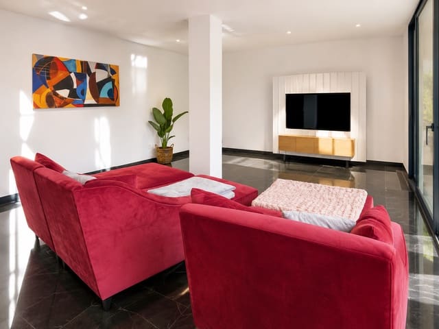 3 soveværelse Villa til salg i Estepona med swimmingpool garage - € 1.440.000 (Ref: 9936128)