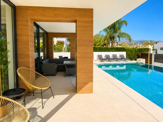 3 soveværelse Villa til salg i Estepona med swimmingpool garage - € 1.440.000 (Ref: 9936128)