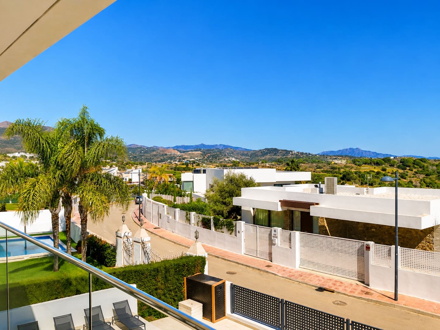 Chalet de 3 habitaciones en Estepona en venta con piscina garaje - 1.440.000 € (Ref: 9936128)