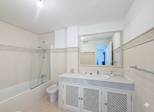 3 soveværelse Lejlighed til salg i Estepona med swimmingpool garage - € 499.000 (Ref: 9937898)