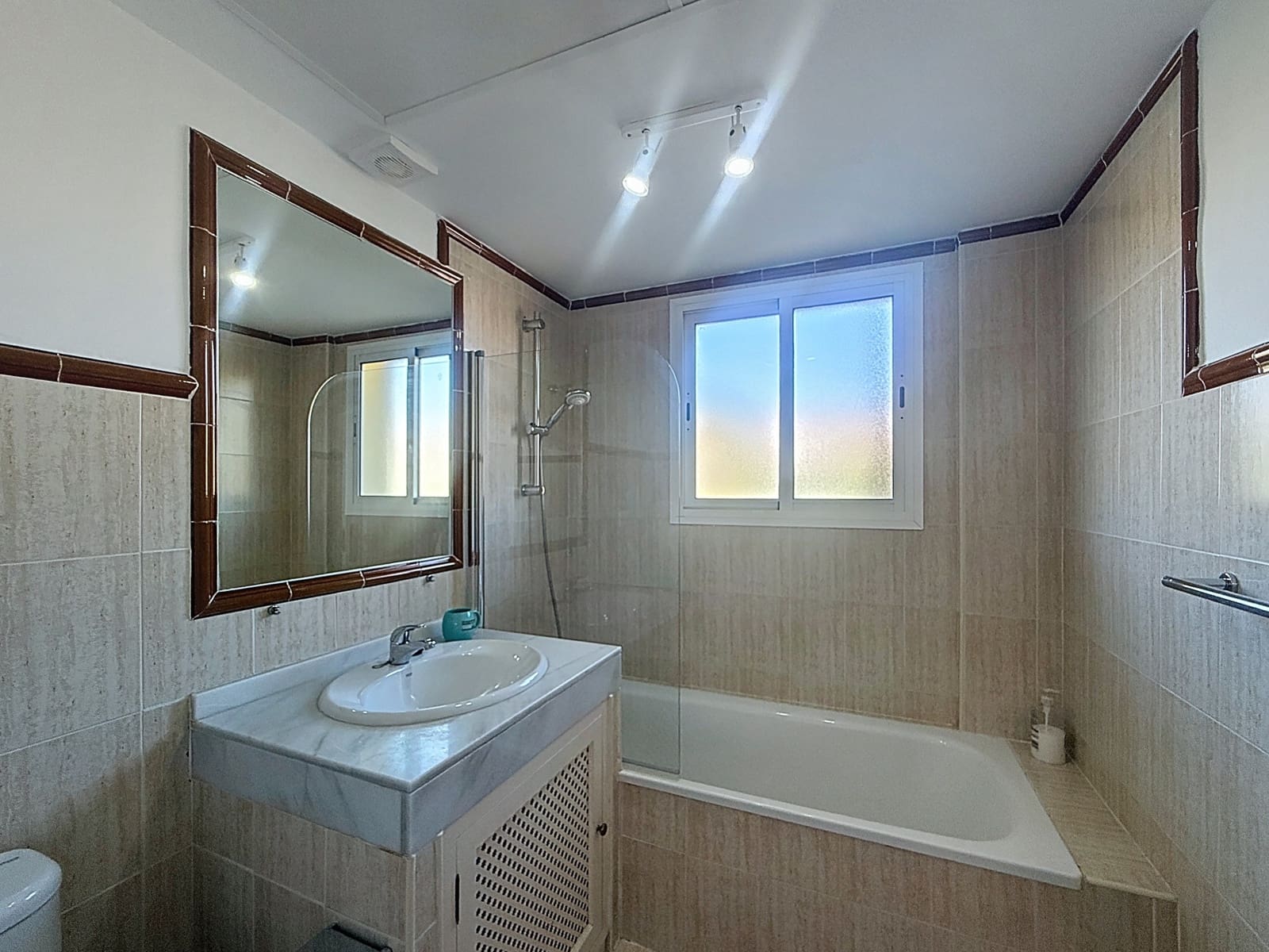 3 soveværelse Lejlighed til salg i Estepona med swimmingpool garage - € 499.000 (Ref: 9937898)