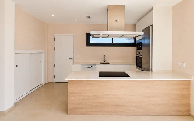 4 soverom Villa til salgs i Manilva med svømmebasseng garasje - € 730 000 (Ref: 9939689)
