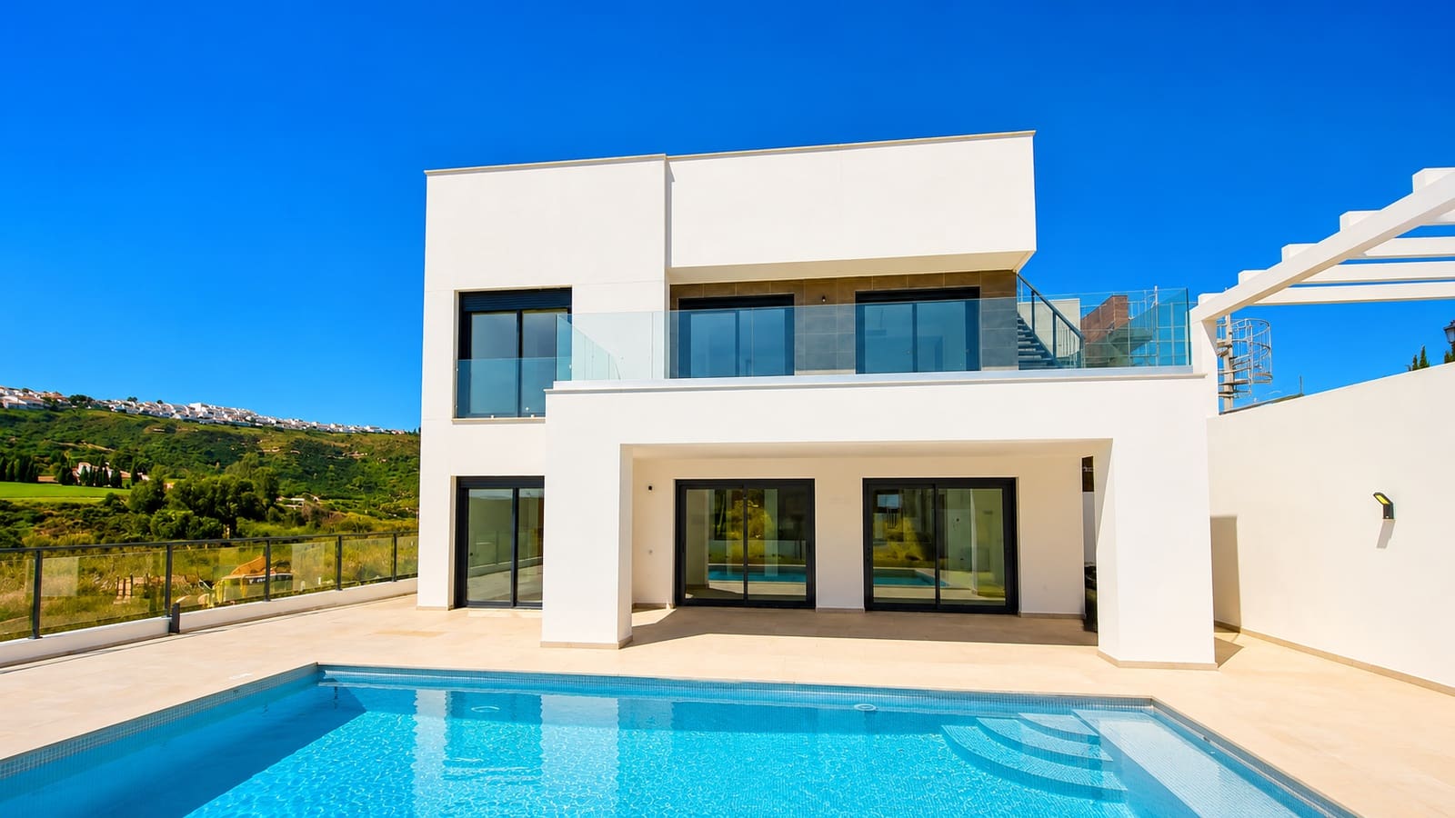 4 bedroom Villa for sale in Manilva with pool garage - € 730,000 (Ref: 9939689)