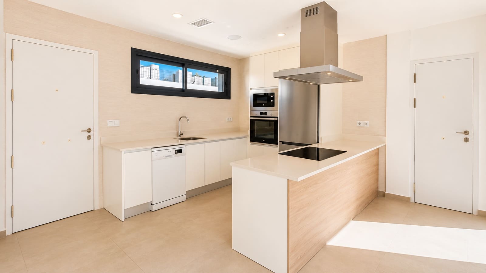 4 bedroom Villa for sale in Manilva with pool garage - € 730,000 (Ref: 9939689)