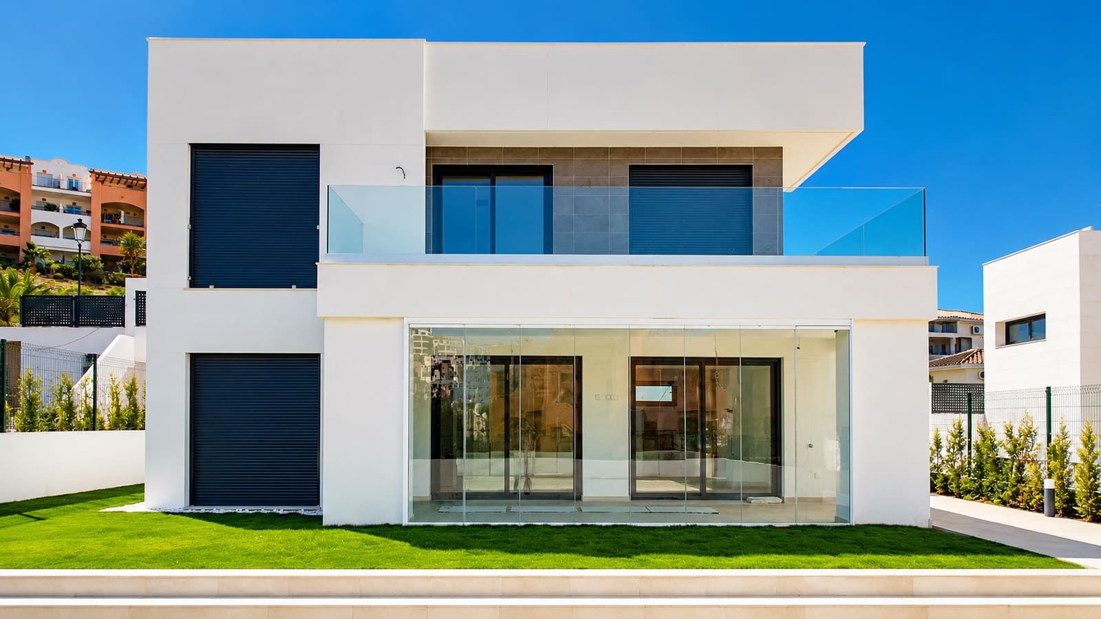 4 bedroom Villa for sale in Manilva with pool garage - € 730,000 (Ref: 9939689)