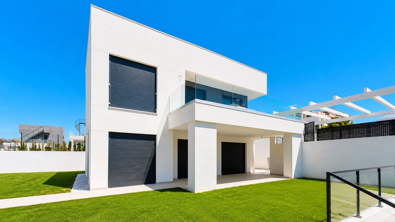 4 bedroom Villa for sale in Manilva with pool garage - € 730,000 (Ref: 9939689)