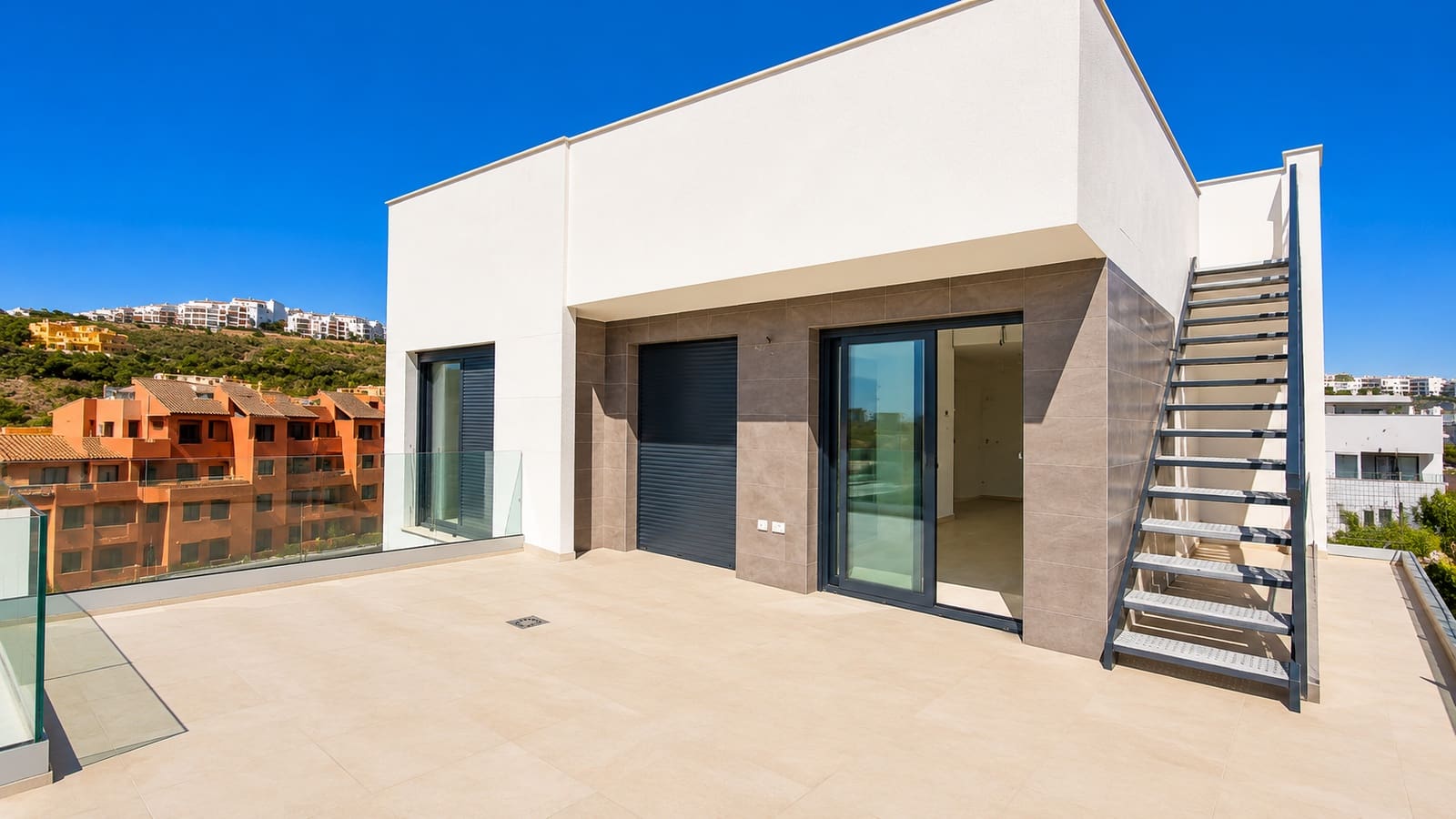 4 bedroom Villa for sale in Manilva with pool garage - € 730,000 (Ref: 9939689)