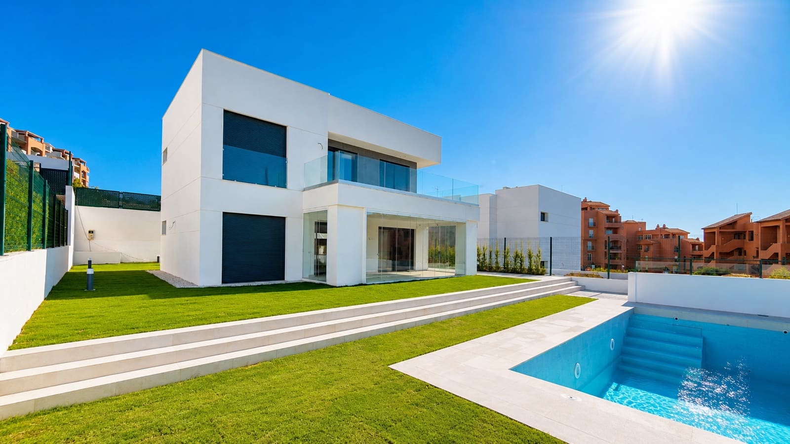 4 bedroom Villa for sale in Manilva with pool garage - € 730,000 (Ref: 9939689)