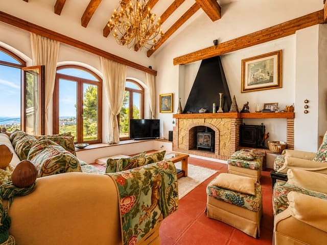 5 bedroom Villa for sale in Bahía Dorada, Estepona with pool garage - € 1,600,000 (Ref: 9947569)