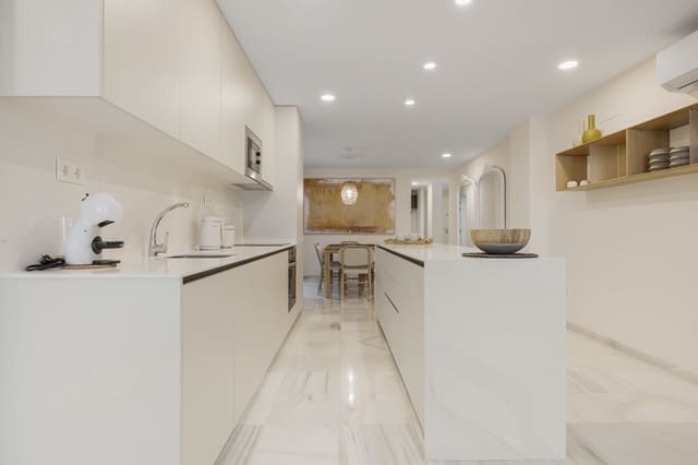 Apartamento de 3 habitaciones en Estepona en venta - 750.000 € (Ref: 9959497)