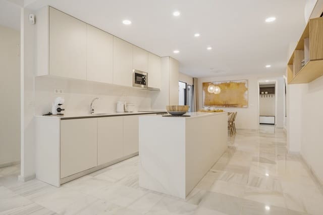 Apartamento de 3 habitaciones en Estepona en venta - 750.000 € (Ref: 9959497)