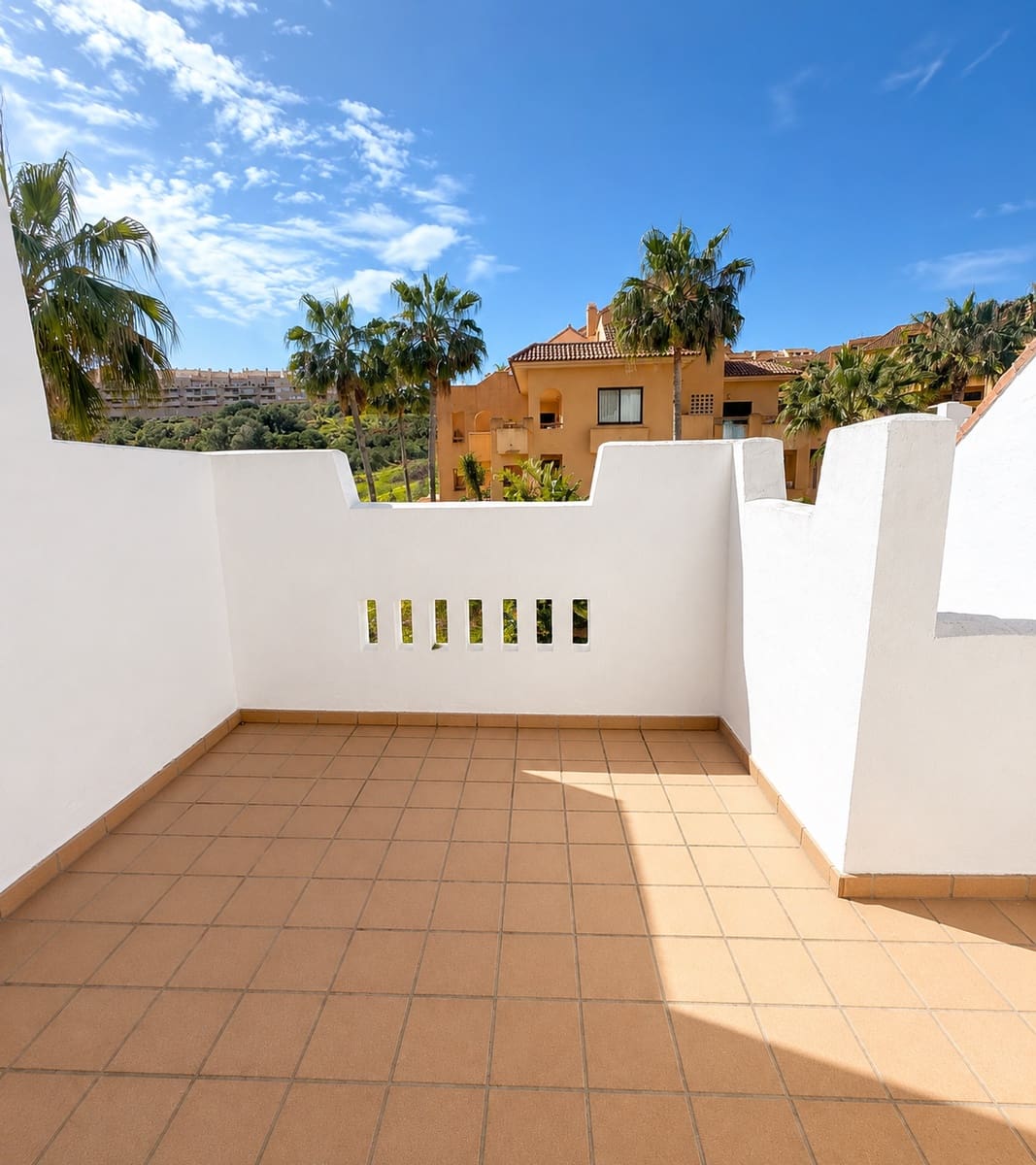 Ático de 2 habitaciones en Manilva en venta con piscina garaje - 359.000 € (Ref: 9962398)