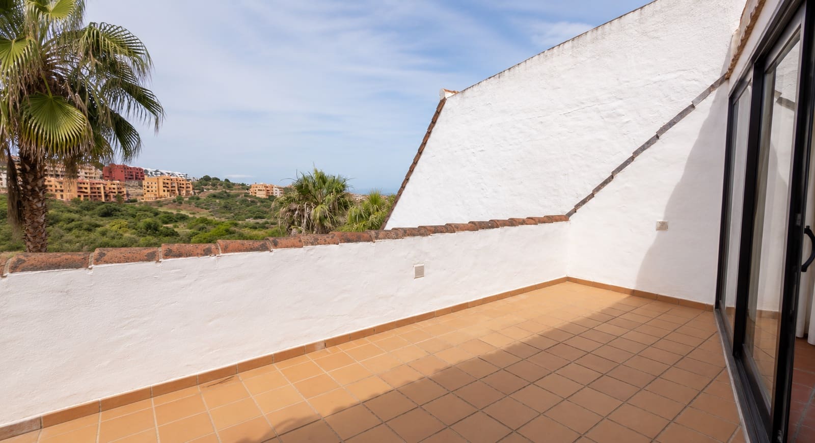 Ático de 2 habitaciones en Manilva en venta con piscina garaje - 359.000 € (Ref: 9962398)