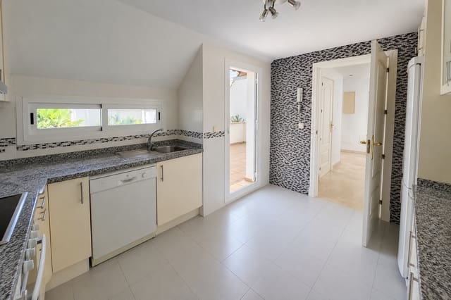 2 soverom Penthouse til salgs i Manilva med svømmebasseng garasje - € 359 000 (Ref: 9962398)